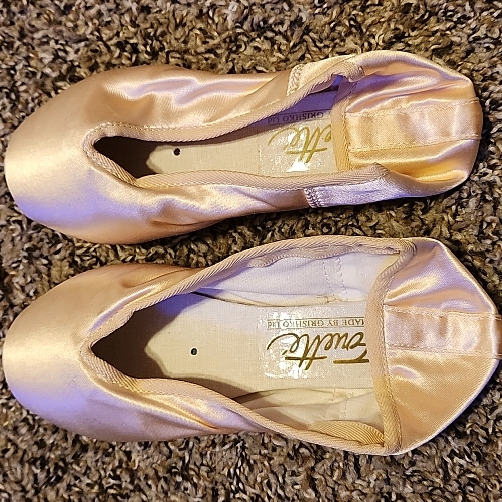 Pointe Shoes